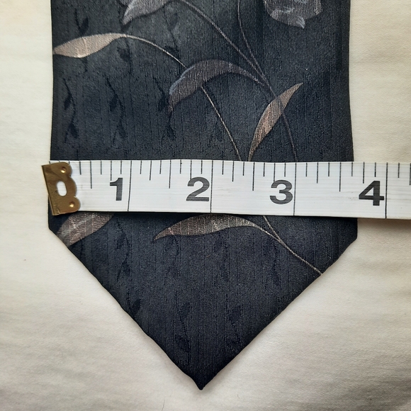 Silk Floral Bosa Tie - Picture 3 of 3